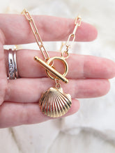 Load image into Gallery viewer, Seashell Gold Necklace
