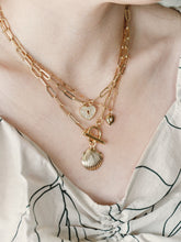Load image into Gallery viewer, Seashell Gold Necklace