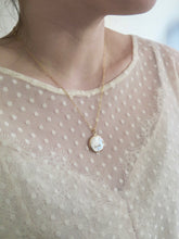 Load image into Gallery viewer, Shell Gold necklace
