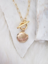 Load image into Gallery viewer, Seashell Gold Necklace
