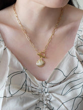 Load image into Gallery viewer, Seashell Gold Necklace

