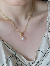 Load image into Gallery viewer, Tiny Pearl Paperclip Chain Necklace
